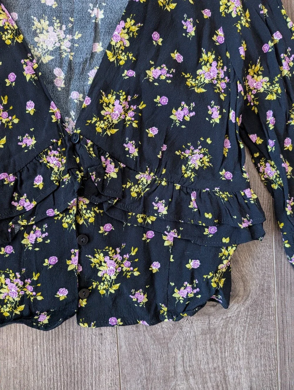 ZARA Cropped Floral V-Neck Ruffle Blouse Black and Pink - Picture 8 of 11